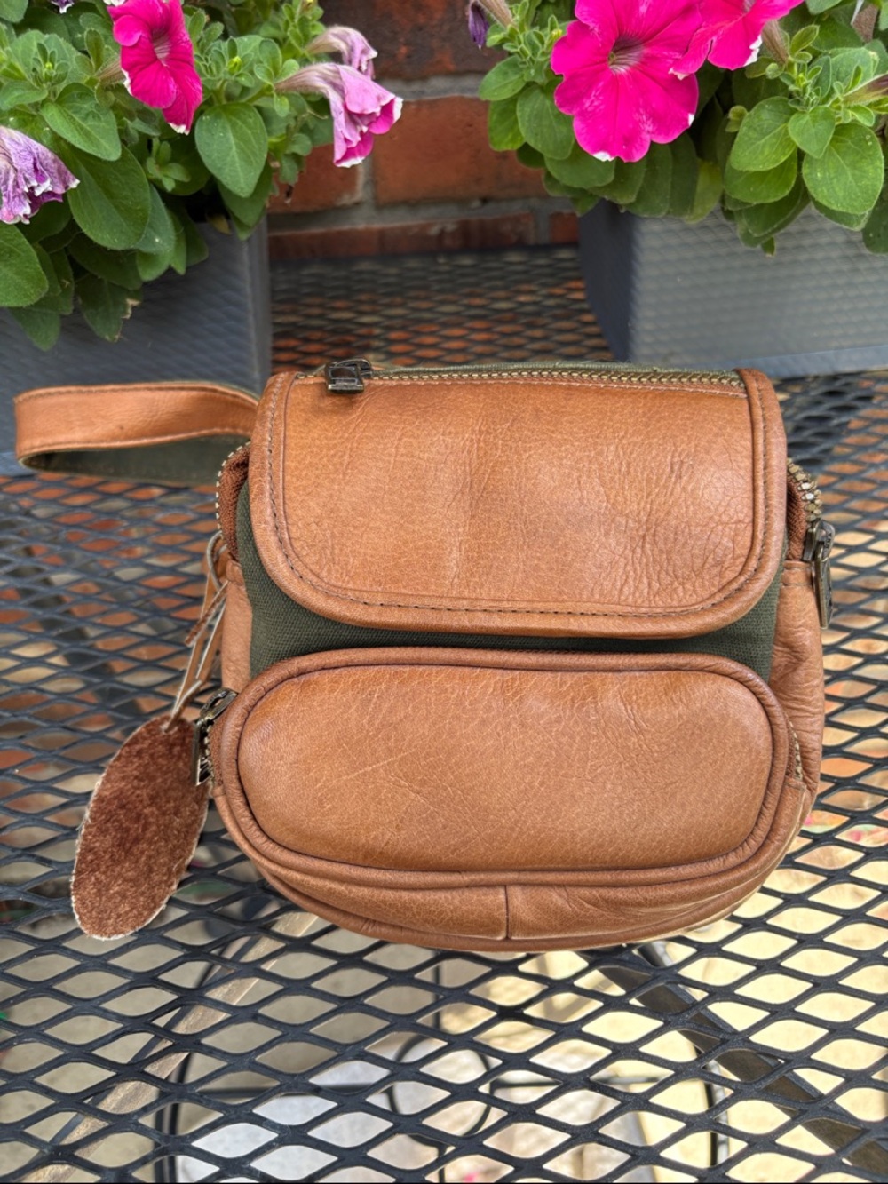 Orvis Men's Compact Tan Leather Belt Bag “Fanny Pack” Vintage.